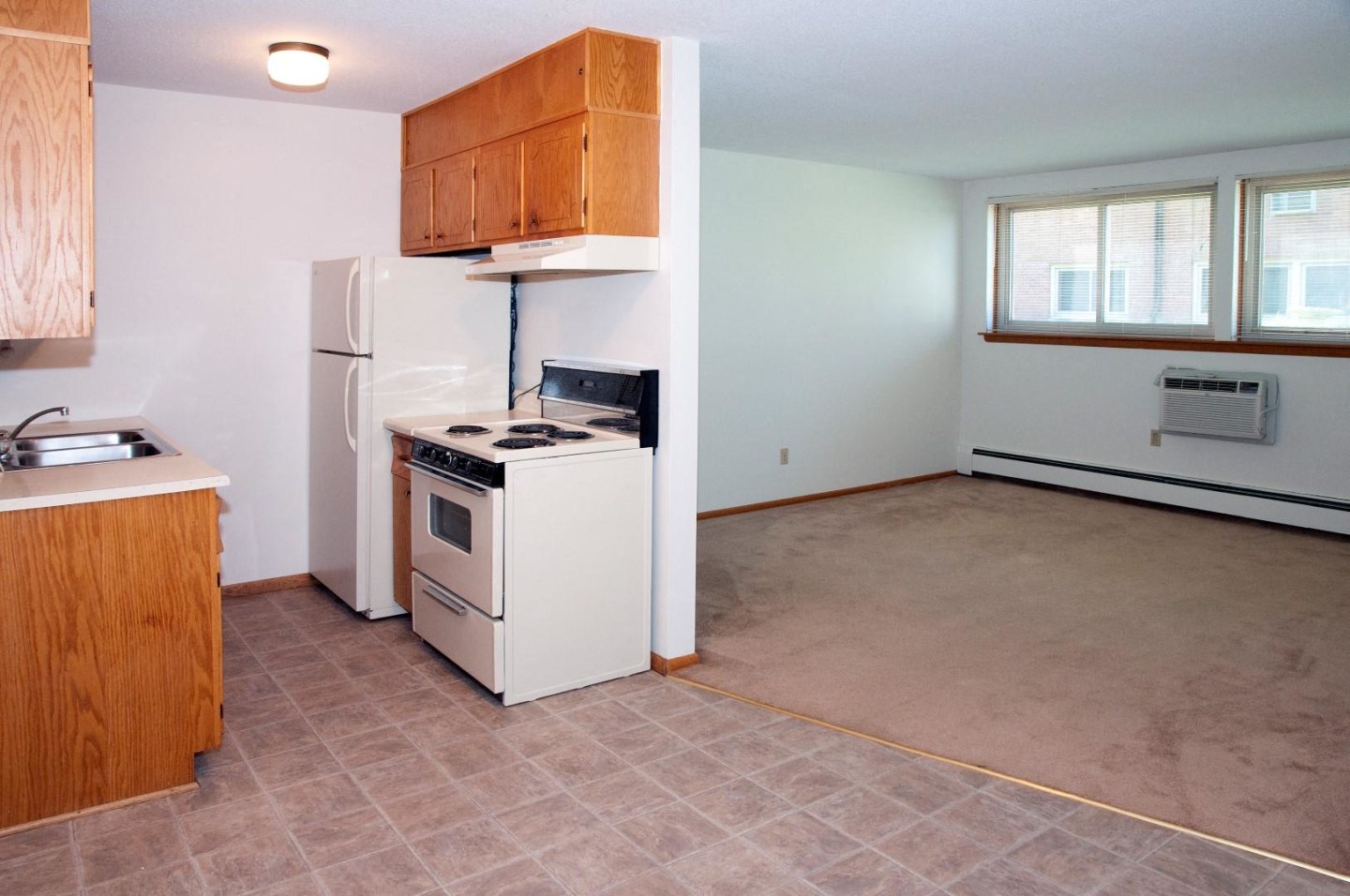 Plaza Apartments Image 3