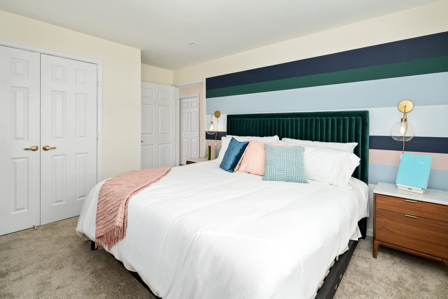 Senior Housing - Manchester Lakes Apartment Homes Image 11