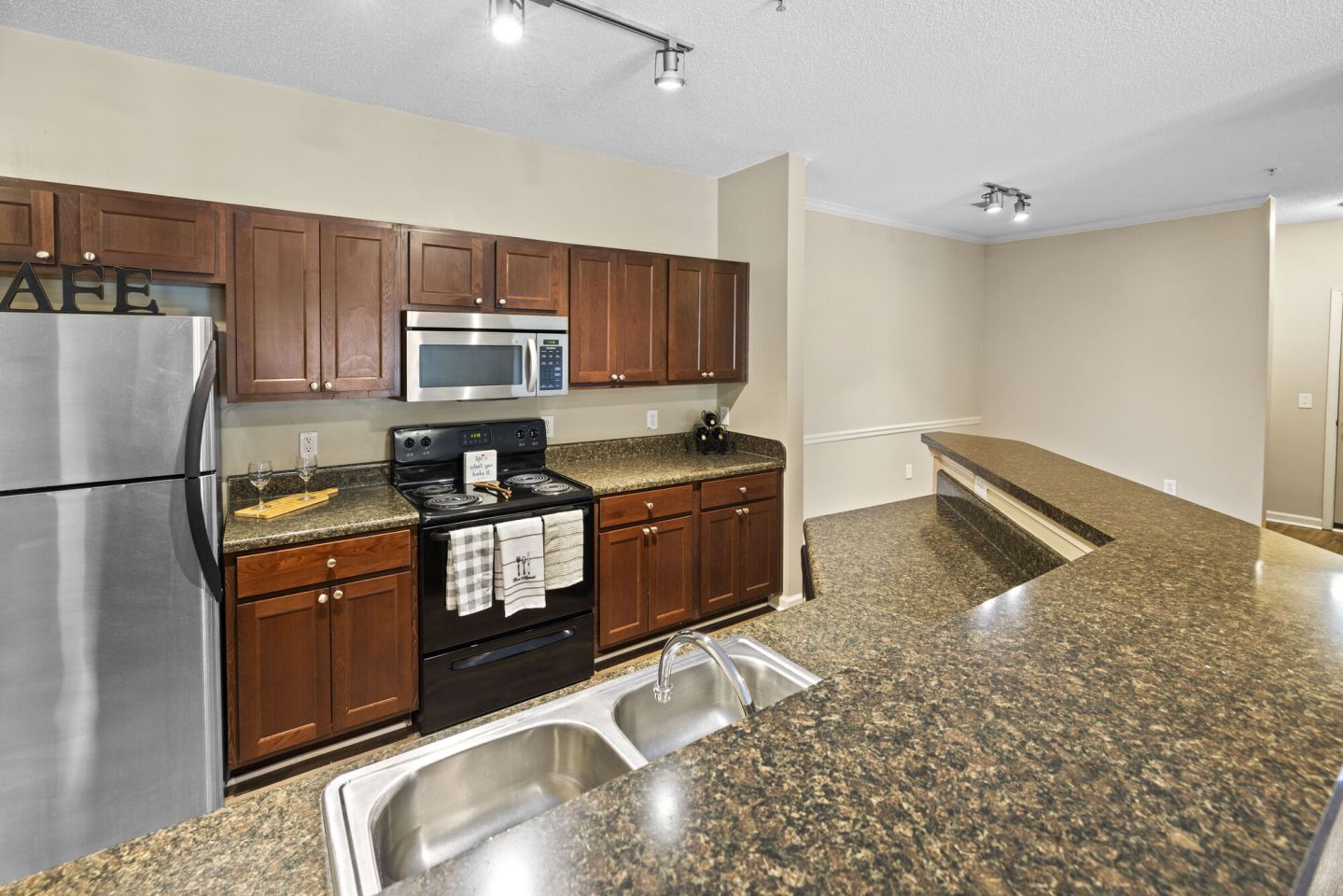 Odyssey Lake Apartments Image 46