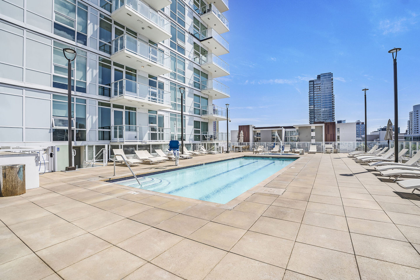 Broadway Towers Image 27