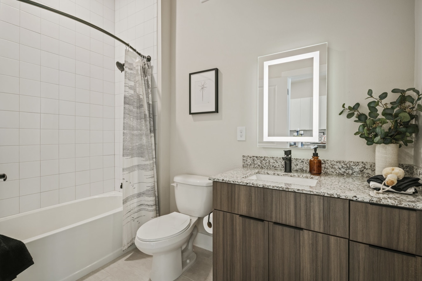 Mirrorton Apartments Image 6