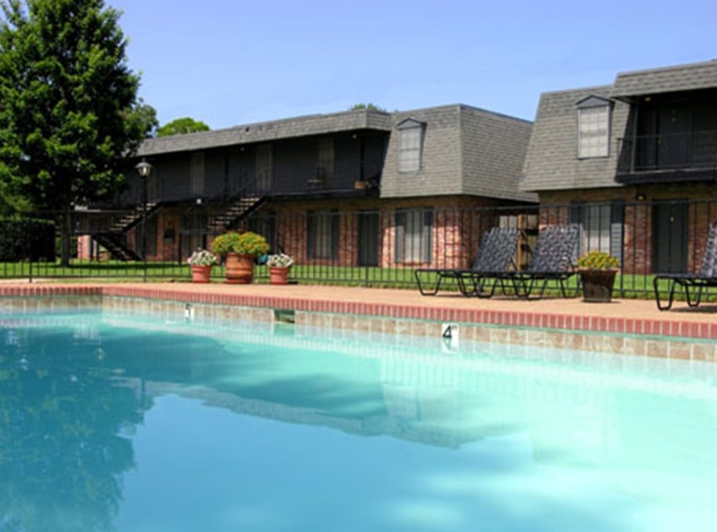 Chateau Apartments Image 15