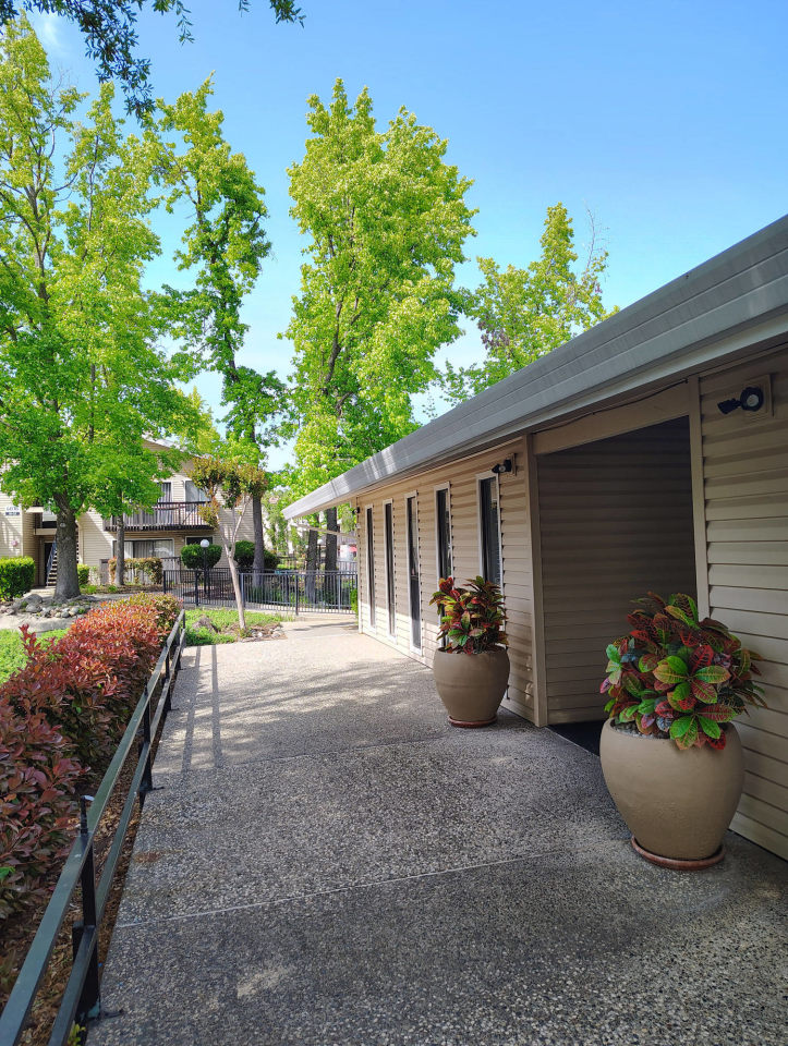 Edgewater Apartments Image 5
