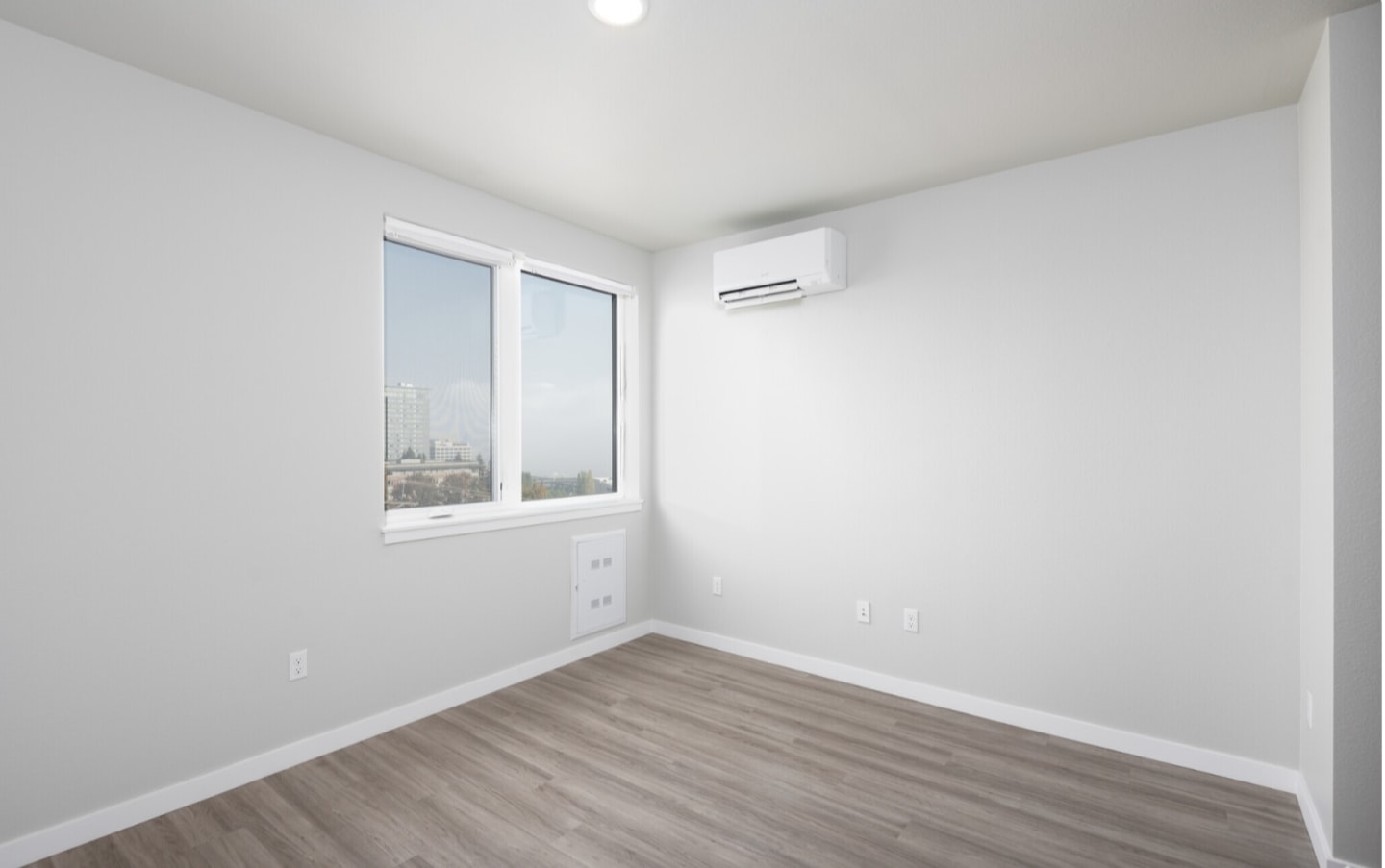 Ellis Apartments - Student Housing Image 16