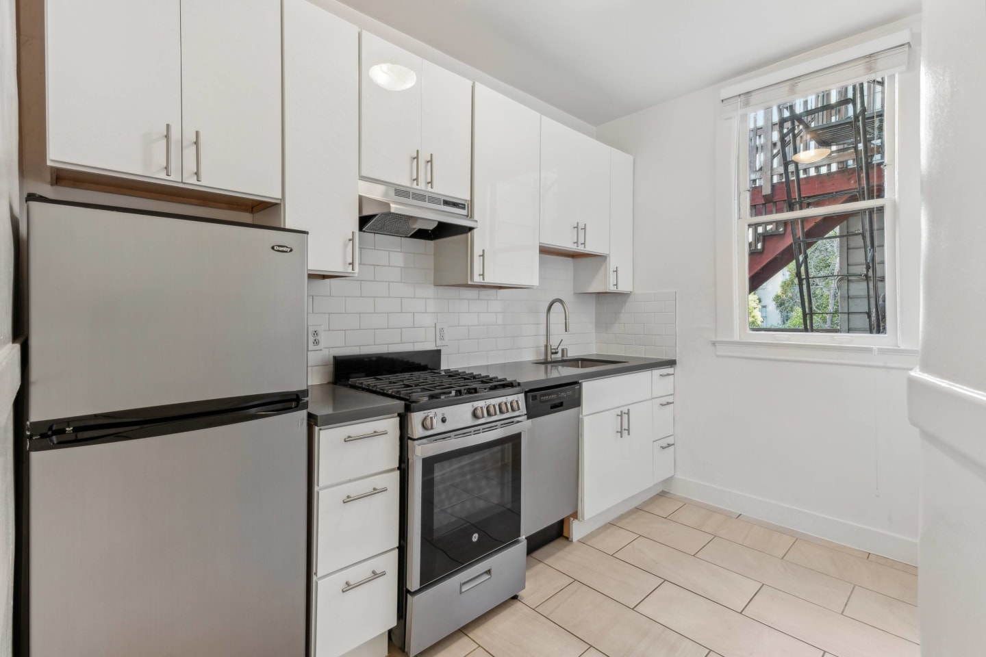 621 Stockton Image 40