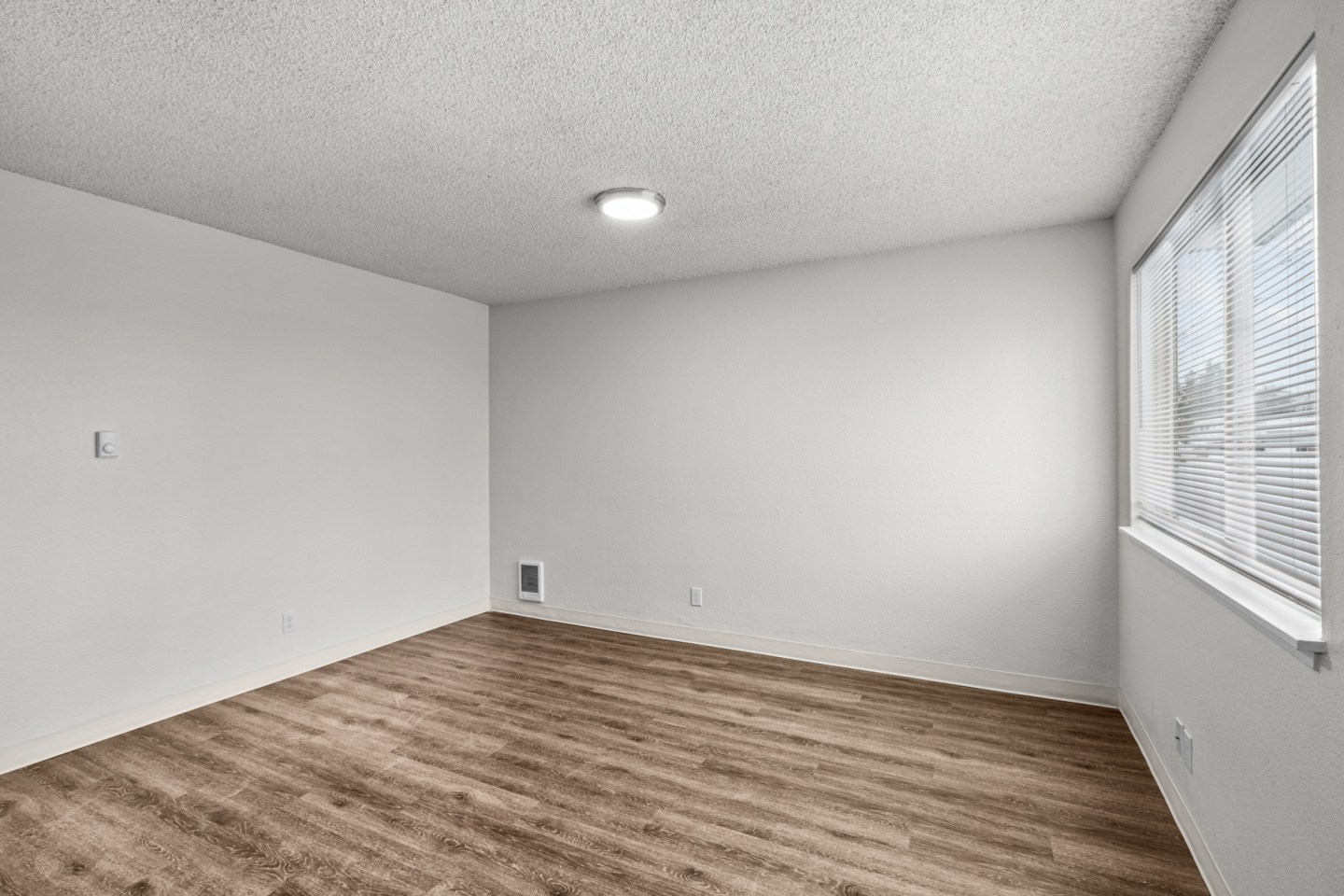 Creekside Apartments Image 14