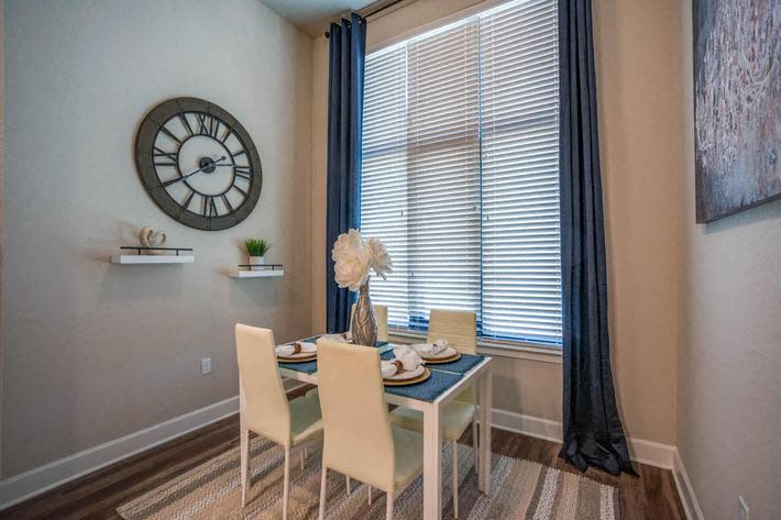 Luxia Craig Ranch Image 8