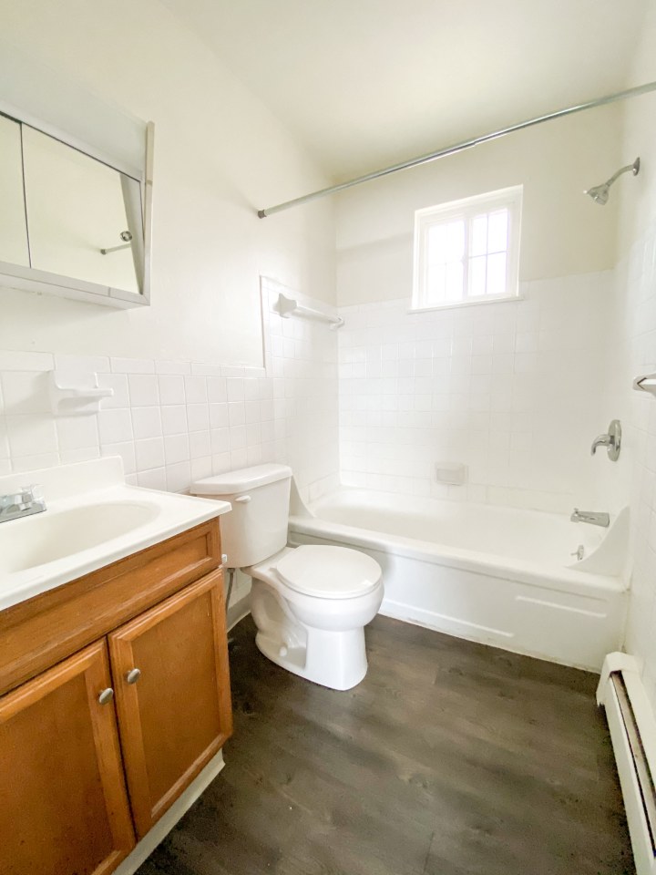 Evergreen Village Apartments & Townhomes Image 11