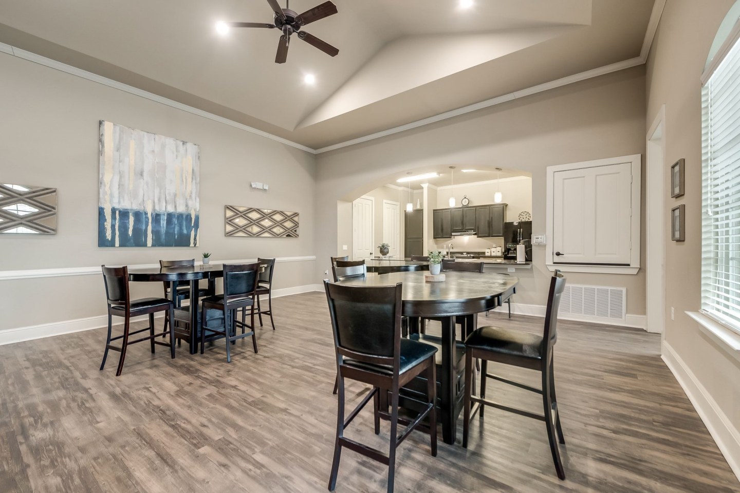 Majors Place Image 32