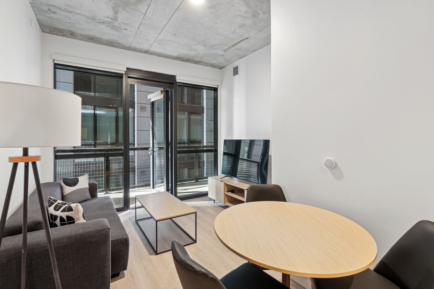 Velaris Living Image 18