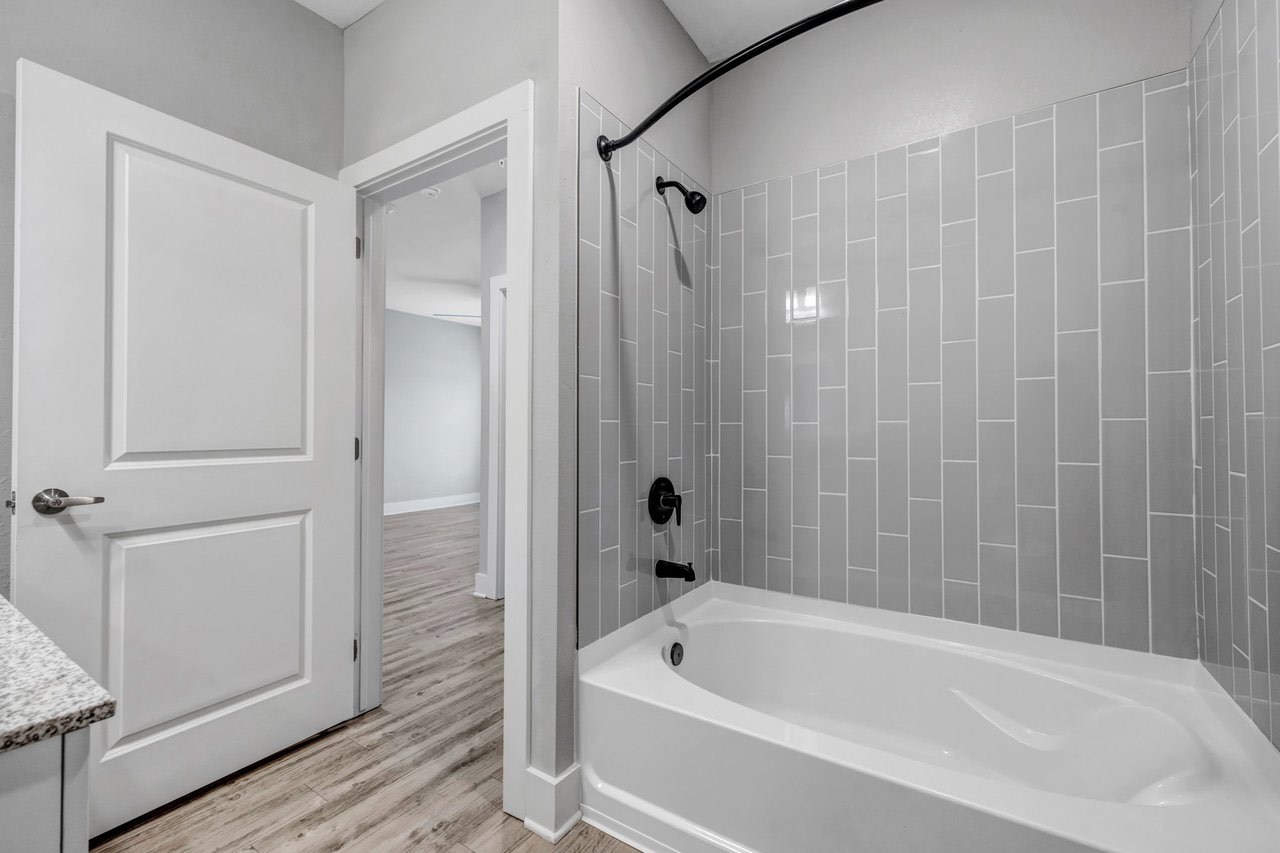 Trevesta Place Image 37