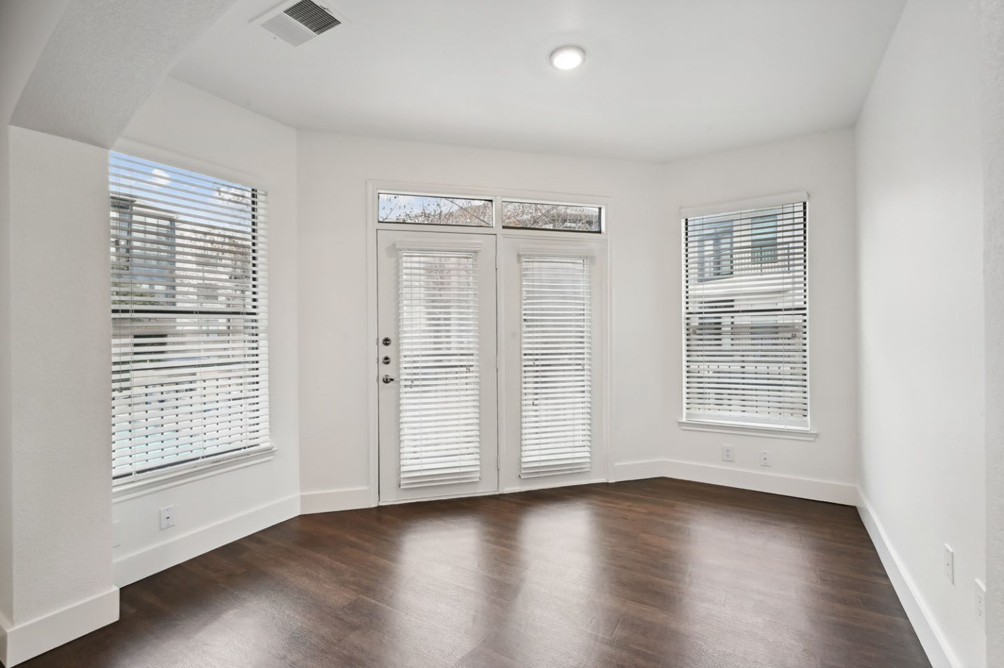 The Encore Apartments Image 16