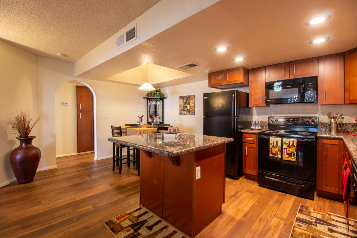 Desert Lakes Apartments Image 5