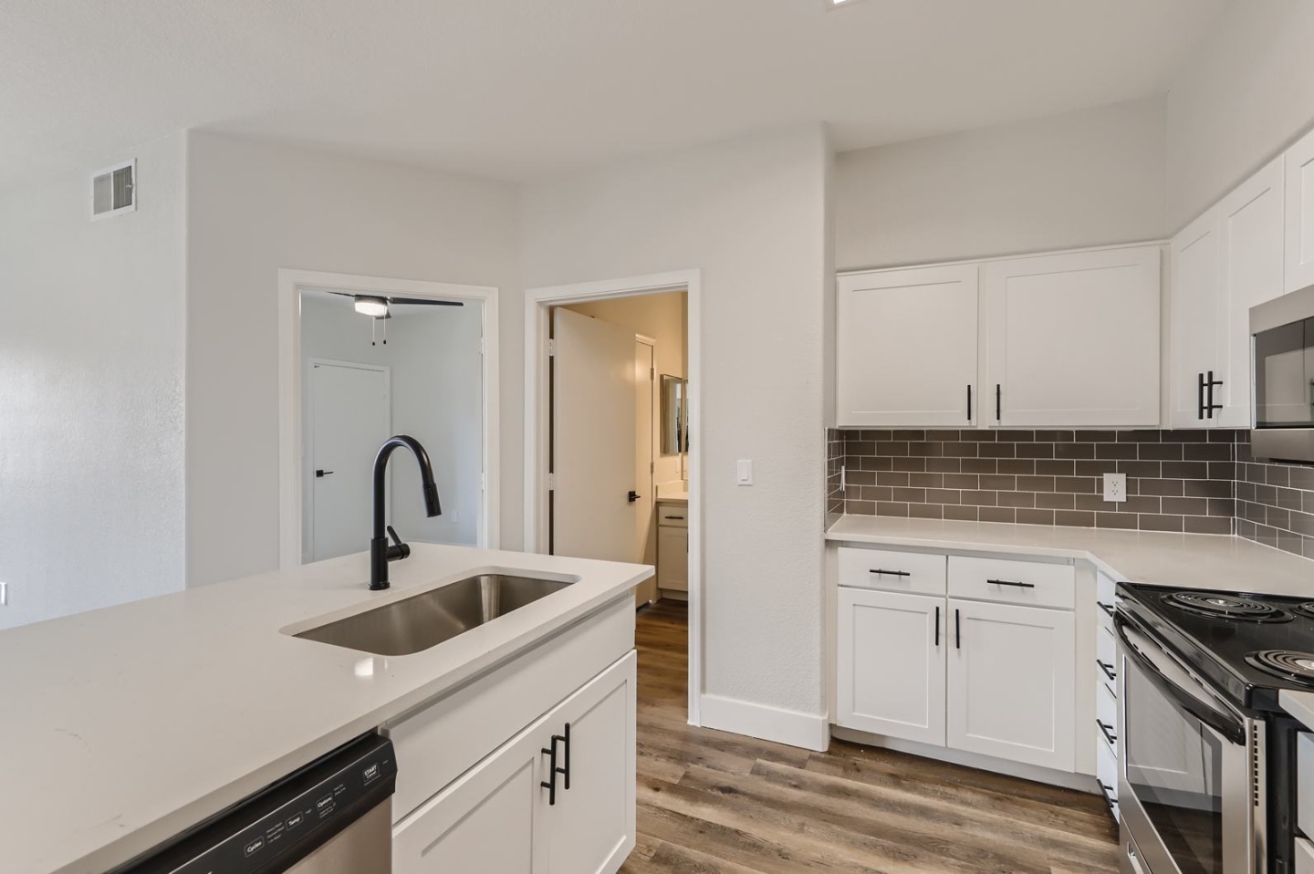 Mandarina Luxury Apartment Homes Image 34
