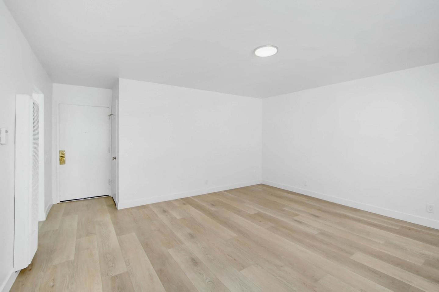 Hollywood Hills Apartments Image 18