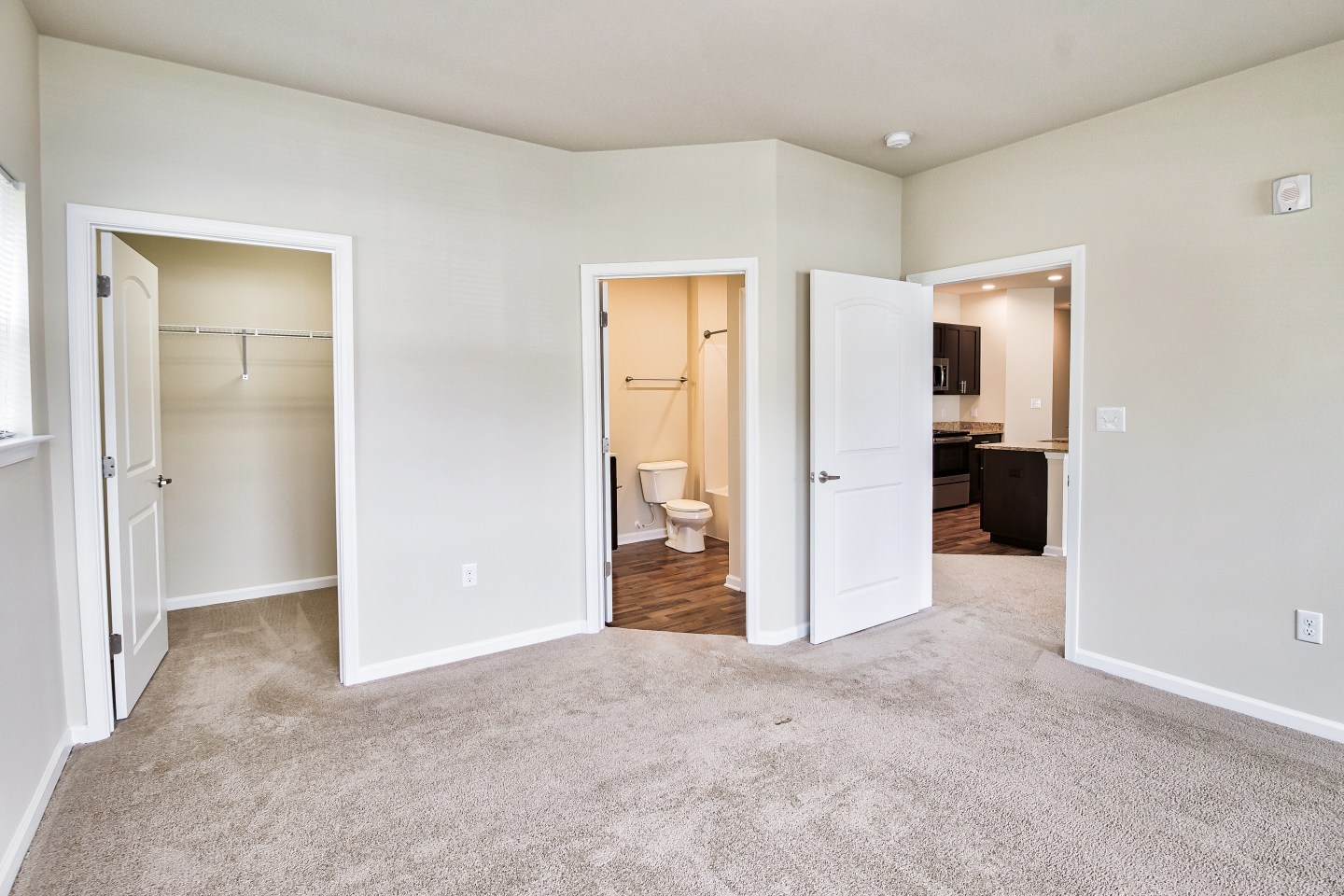 Ocean Aisle Luxury Apartment Homes Image 13