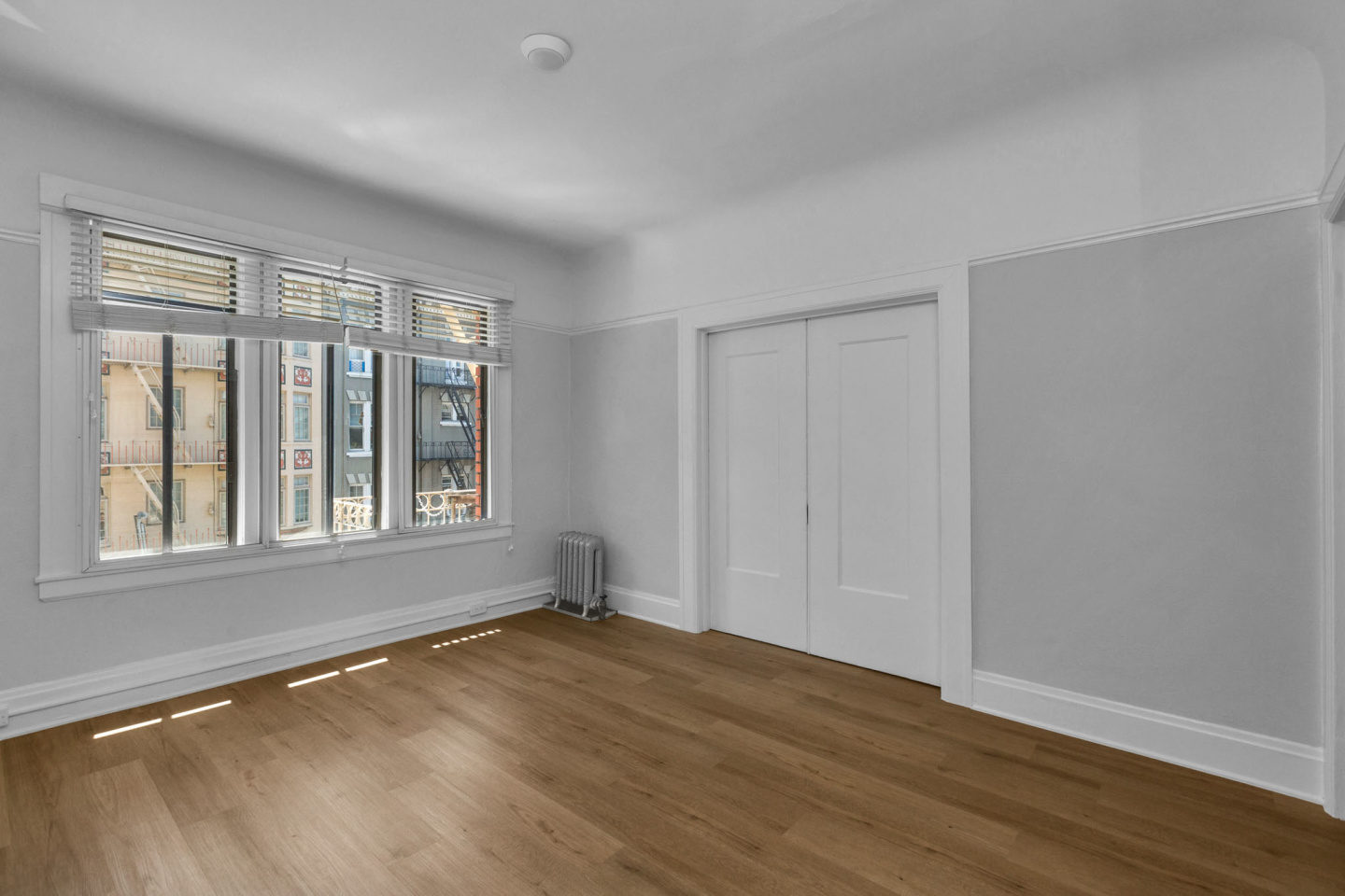 1240 BUSH Image 17