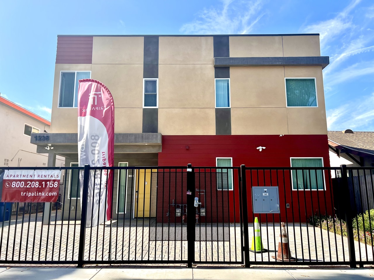 1238 W 37th Place - Co-Living Image 2