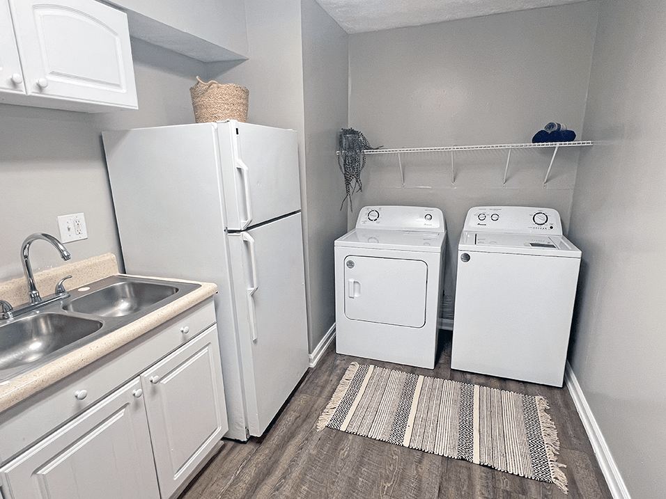 Pine Grove Apartments Image 5