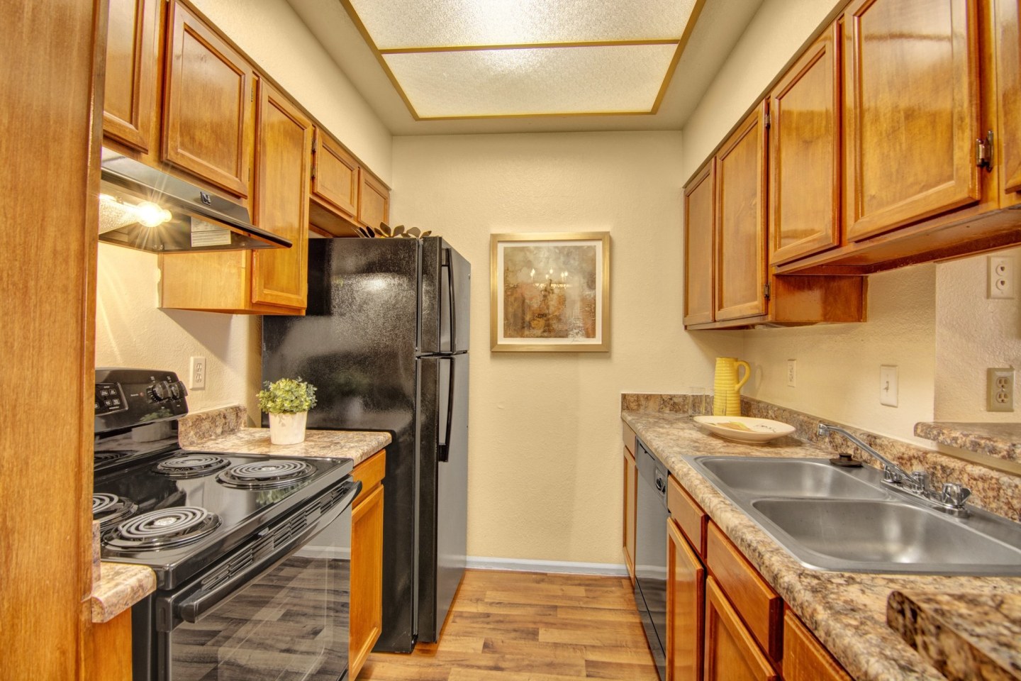 Atrium Court Apartment Homes Image 4