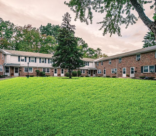 Colonial Village Apartments Image 7