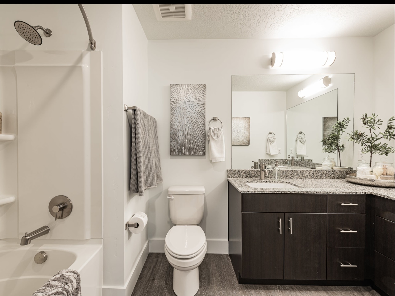 Point of View Apartments Image 14