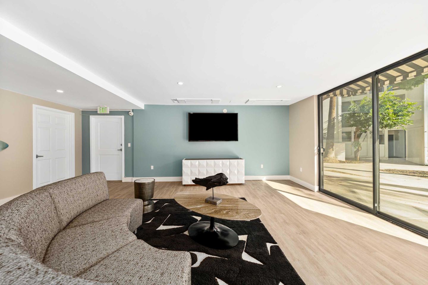Summerview Beach Resort Luxury Apartments Image 33