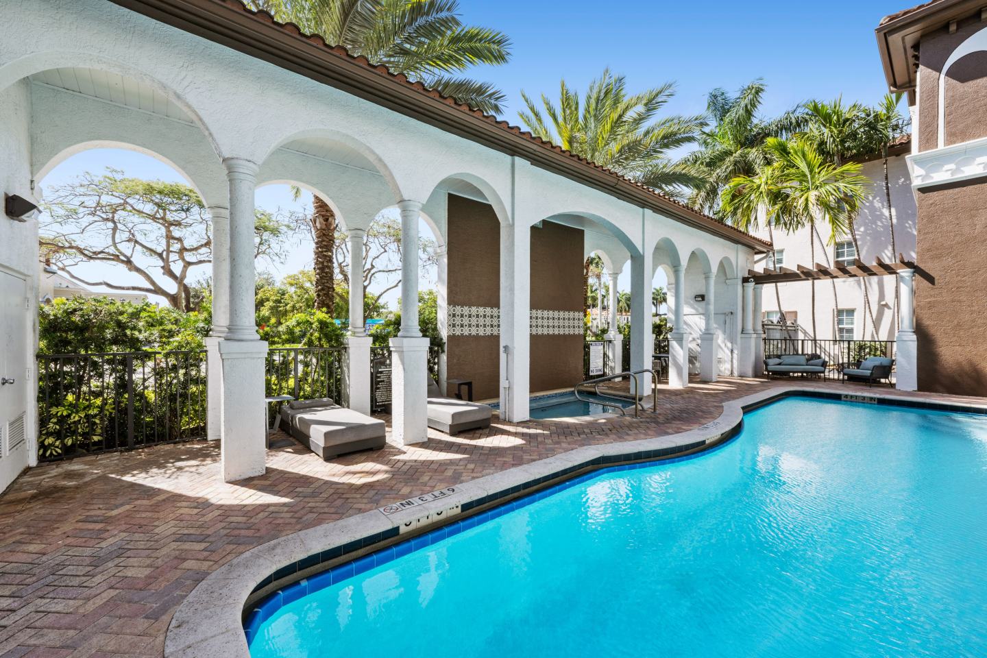 10X Mizner Park Image 7