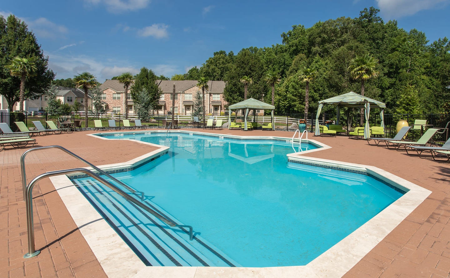 Avenue 33 Apartments Image 1