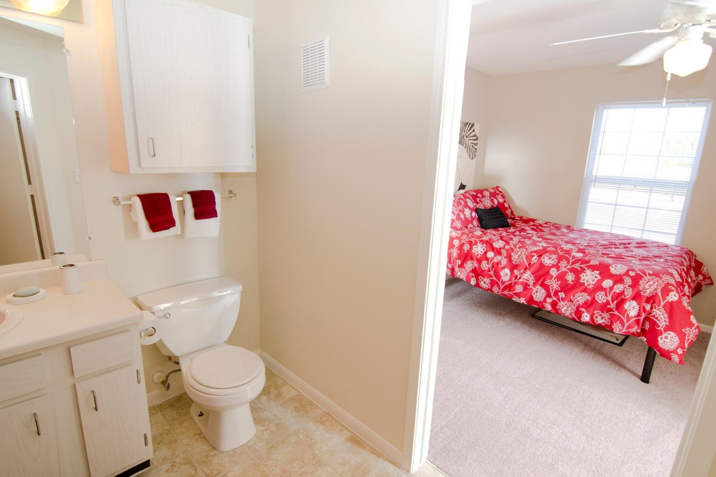College Towne Apartments Image 10