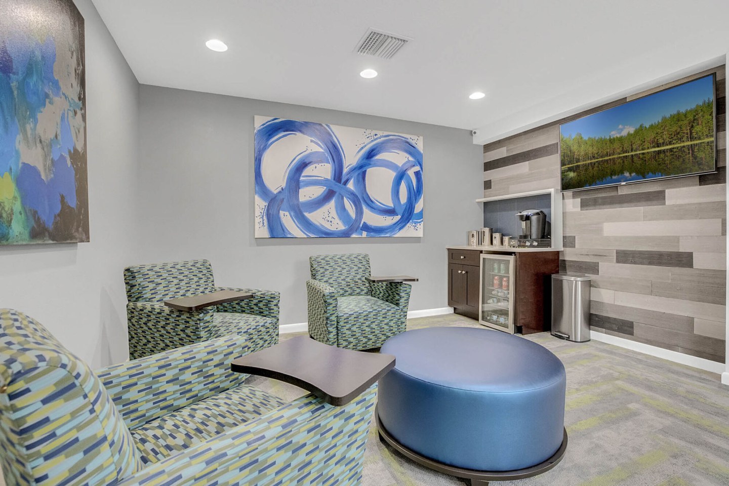Lakeside Central Apartments Image 16