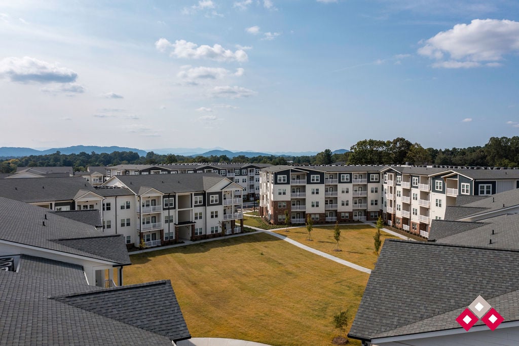 Summit at Hendersonville Image 35
