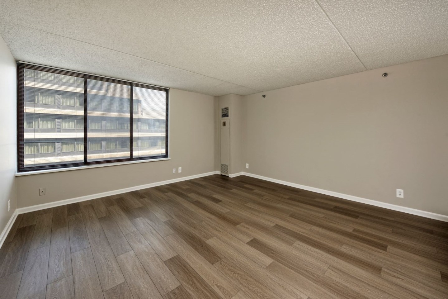 Lenox Club Image 10