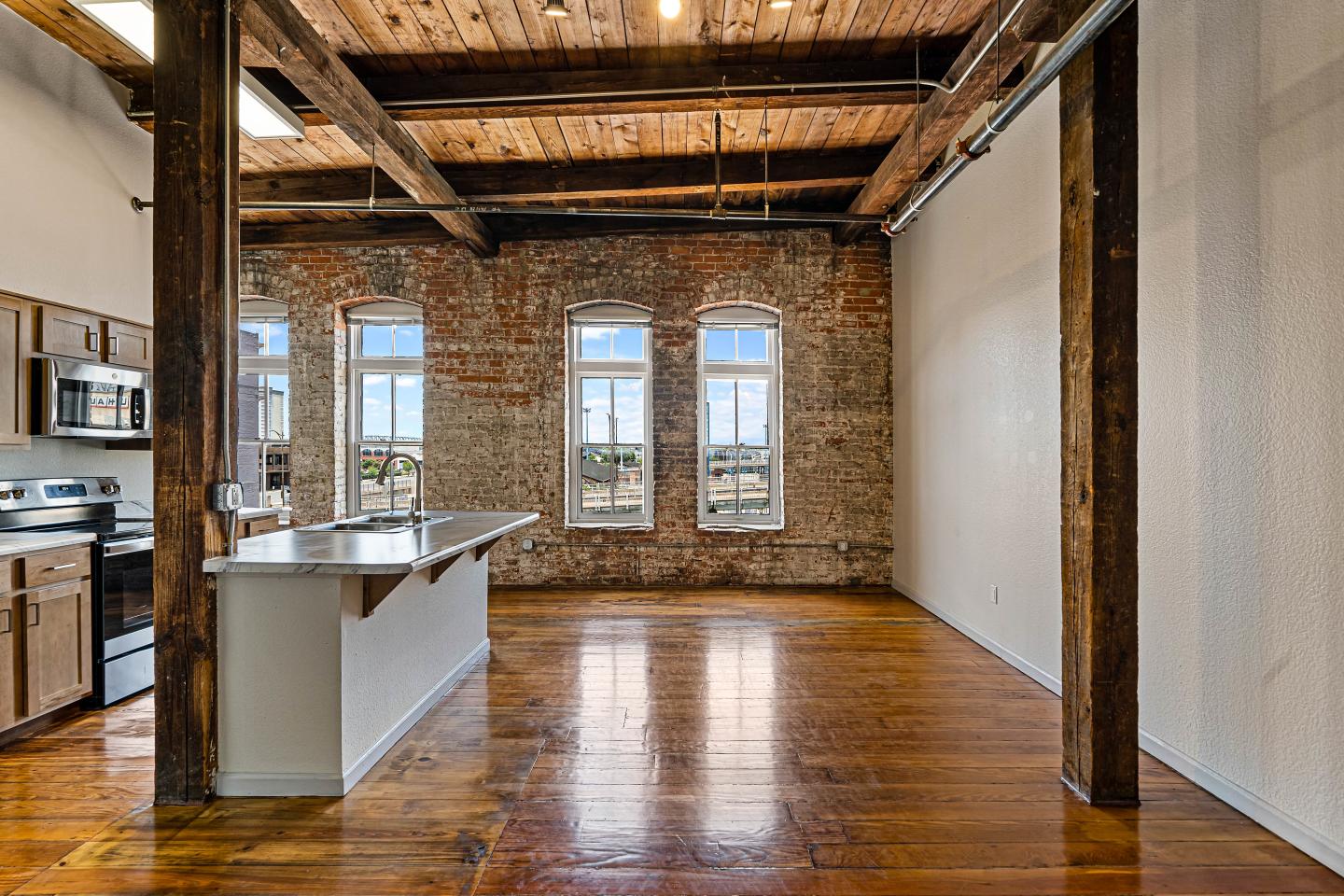 United Jewelers and Lee Hardware Apartments Image 33