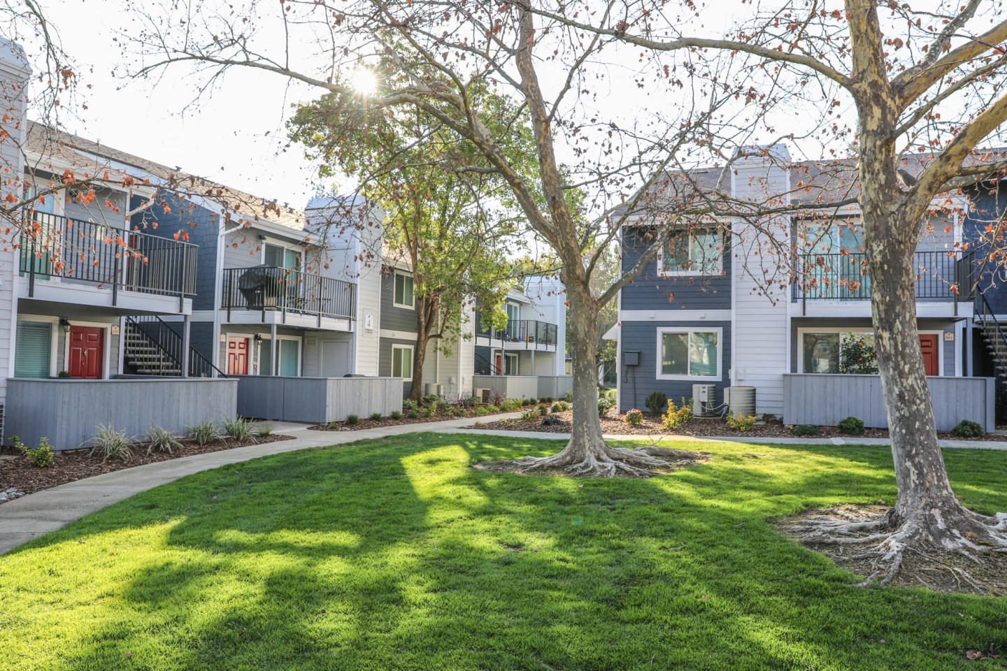 Lake Pointe Apartments Image 2