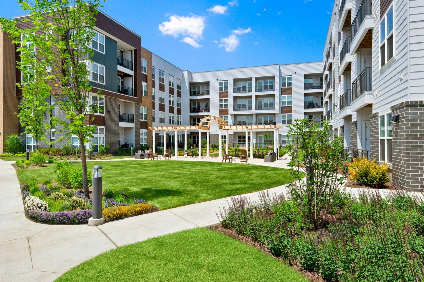 Everleigh Vernon Hills 55+ Active Adult Apartment Homes Image 7