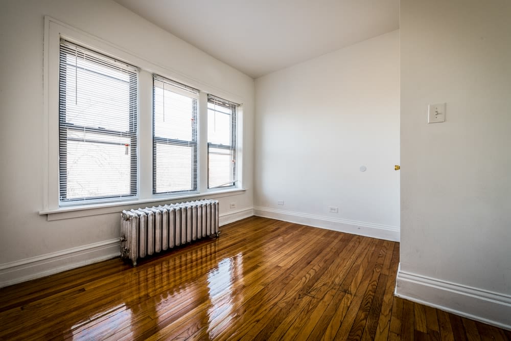 6400 S. Rockwell Street Apartments Image 7