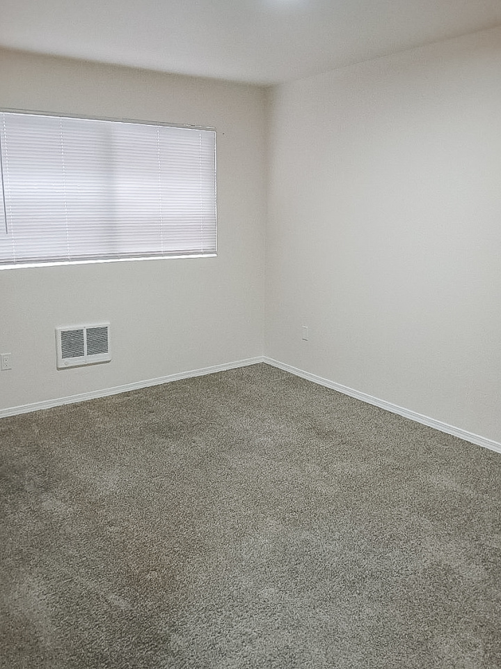 Phoenix Court Apartments Image 28