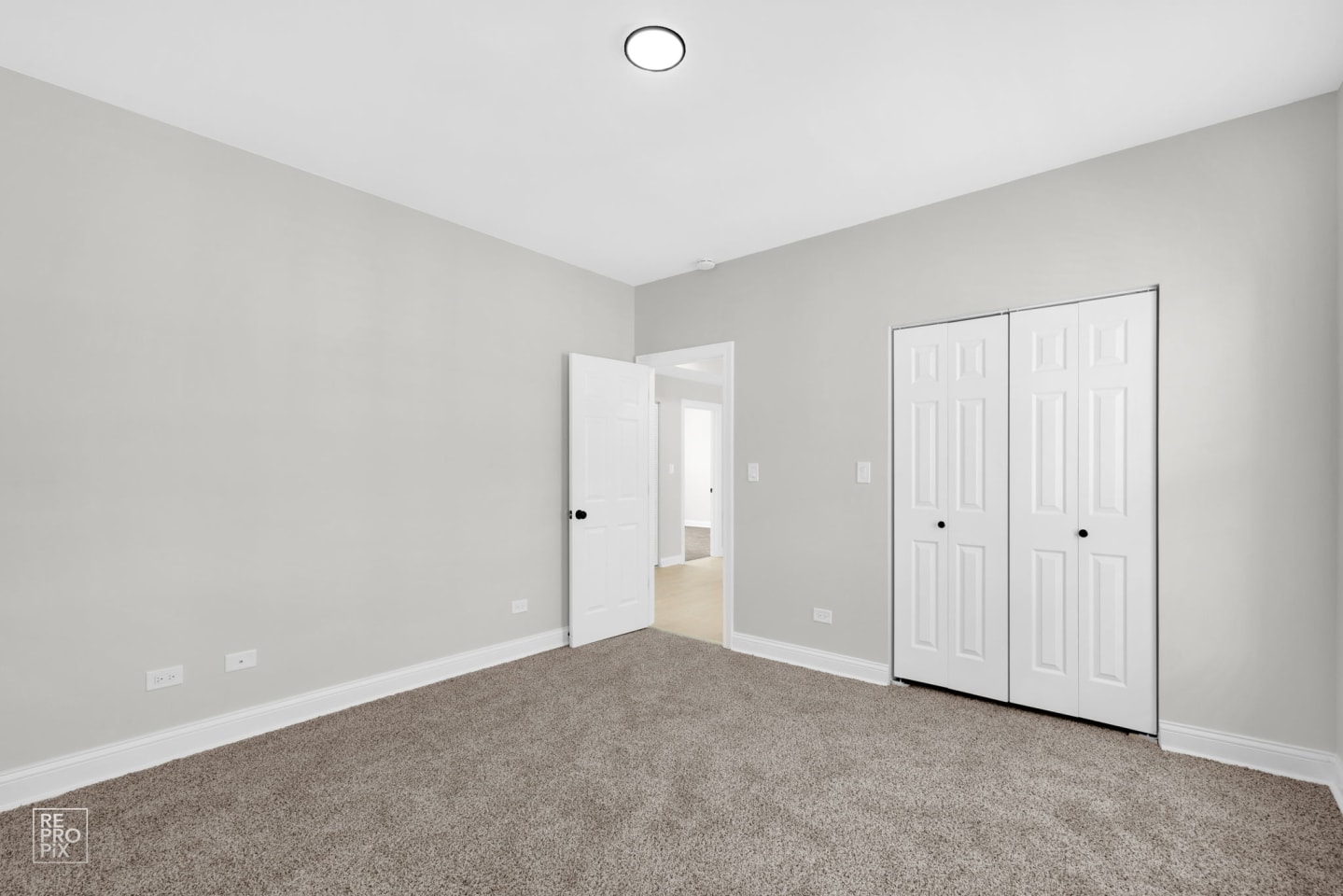 310 N Menard Image 15
