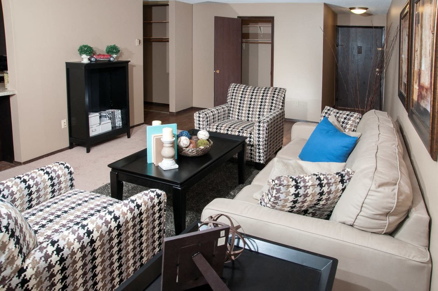 624 Huron Image 12