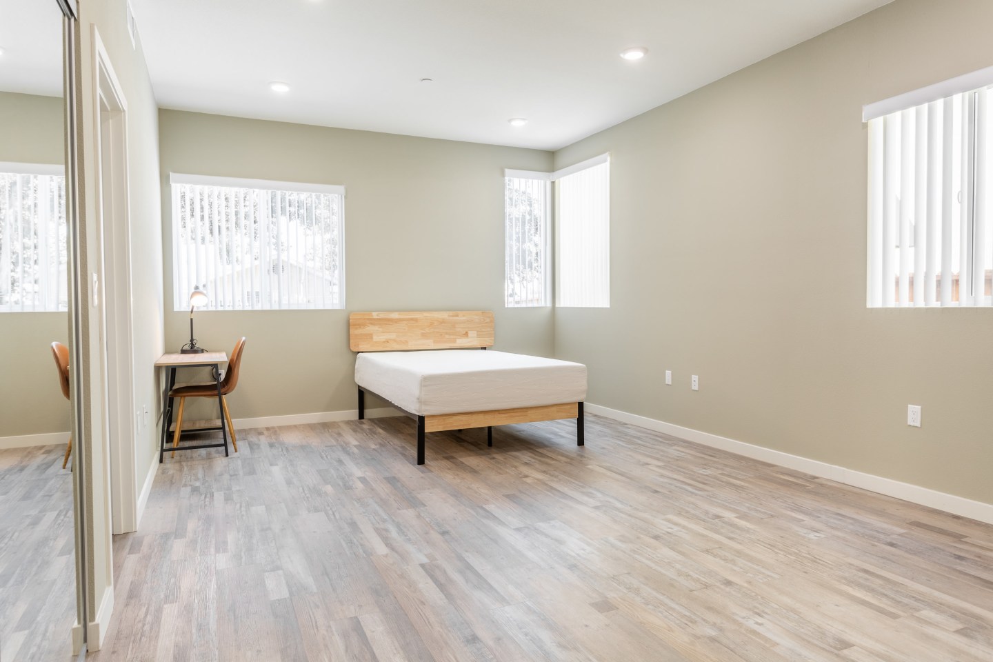 1238 W 37th Place - Co-Living Image 4