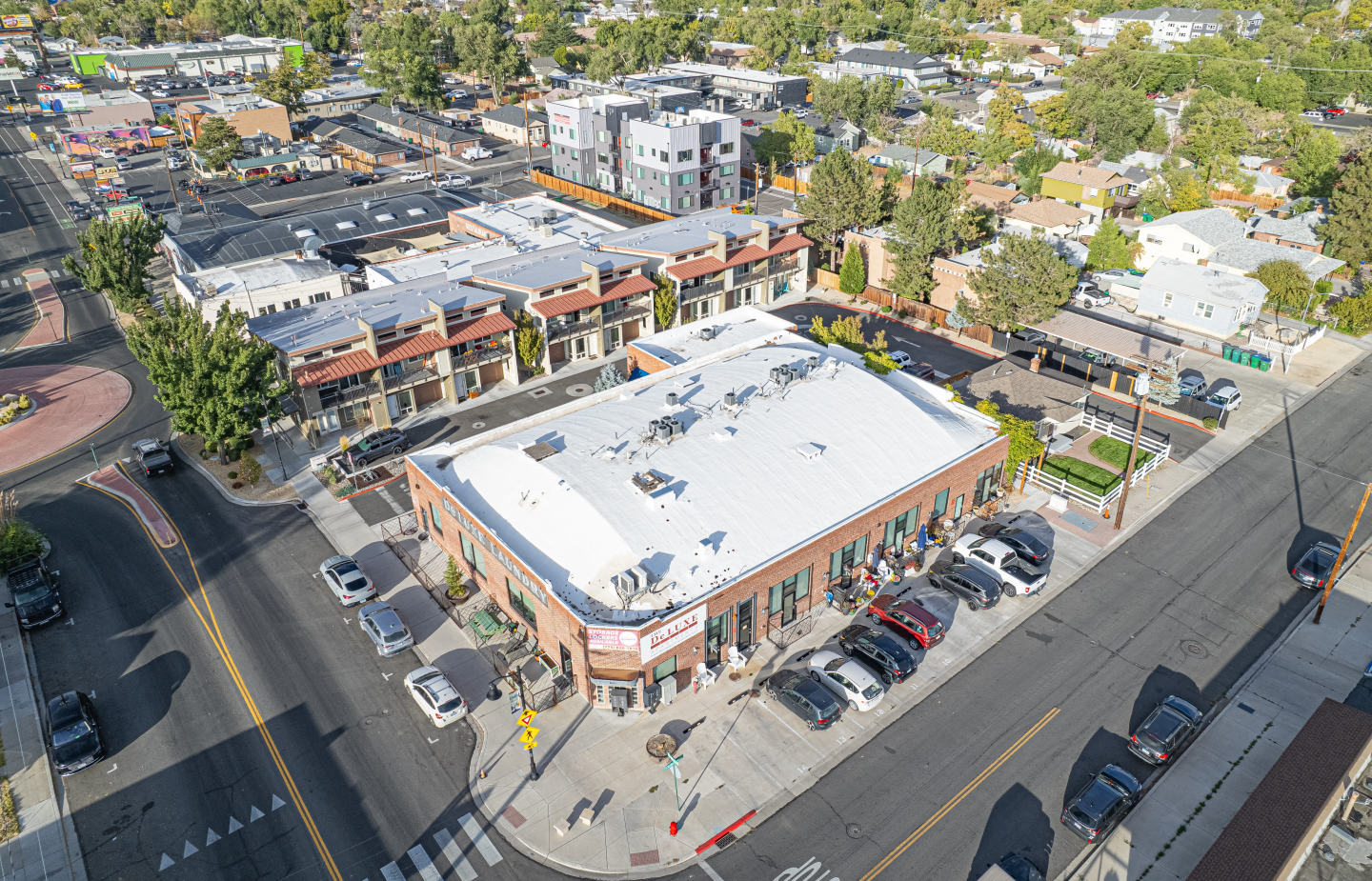 The DeLuxe Apartments Image 14