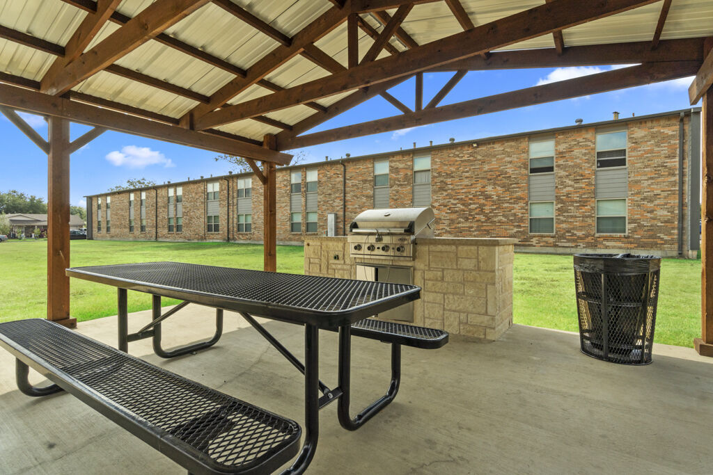 Cleburne Plaza Image 8