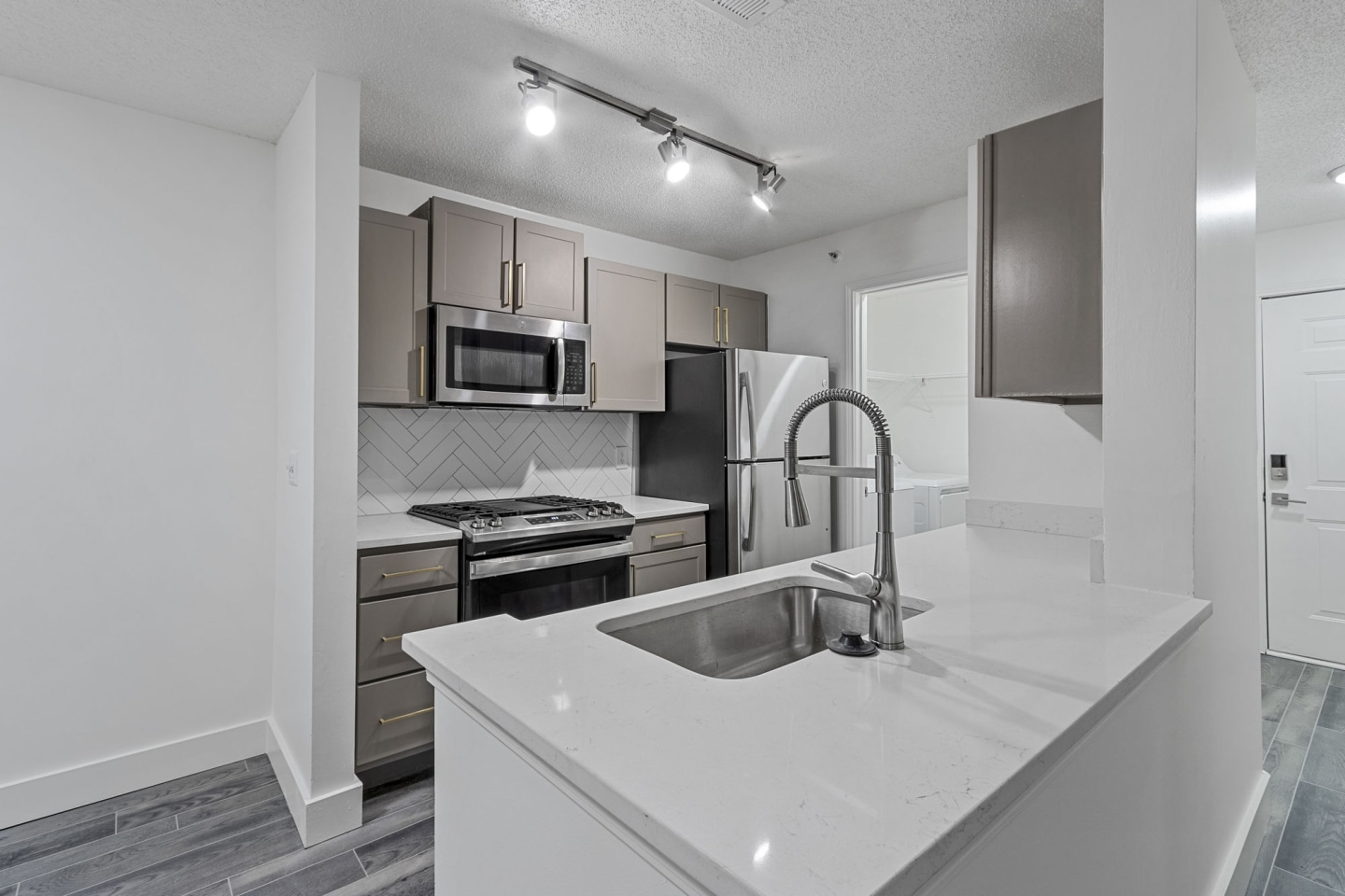 The Ashton Apartments Image 10