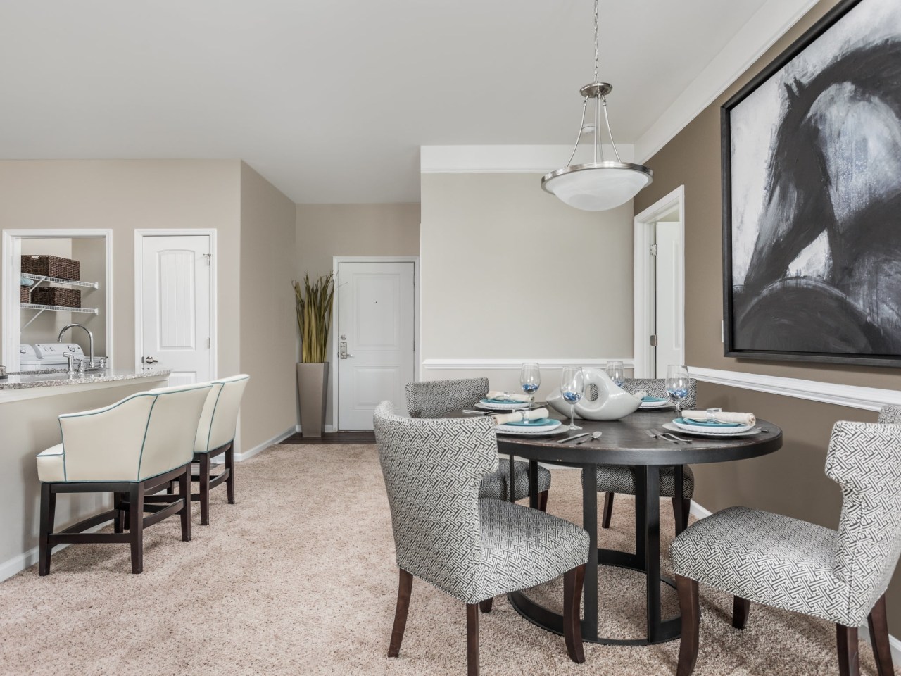Aston Apartments Image 3