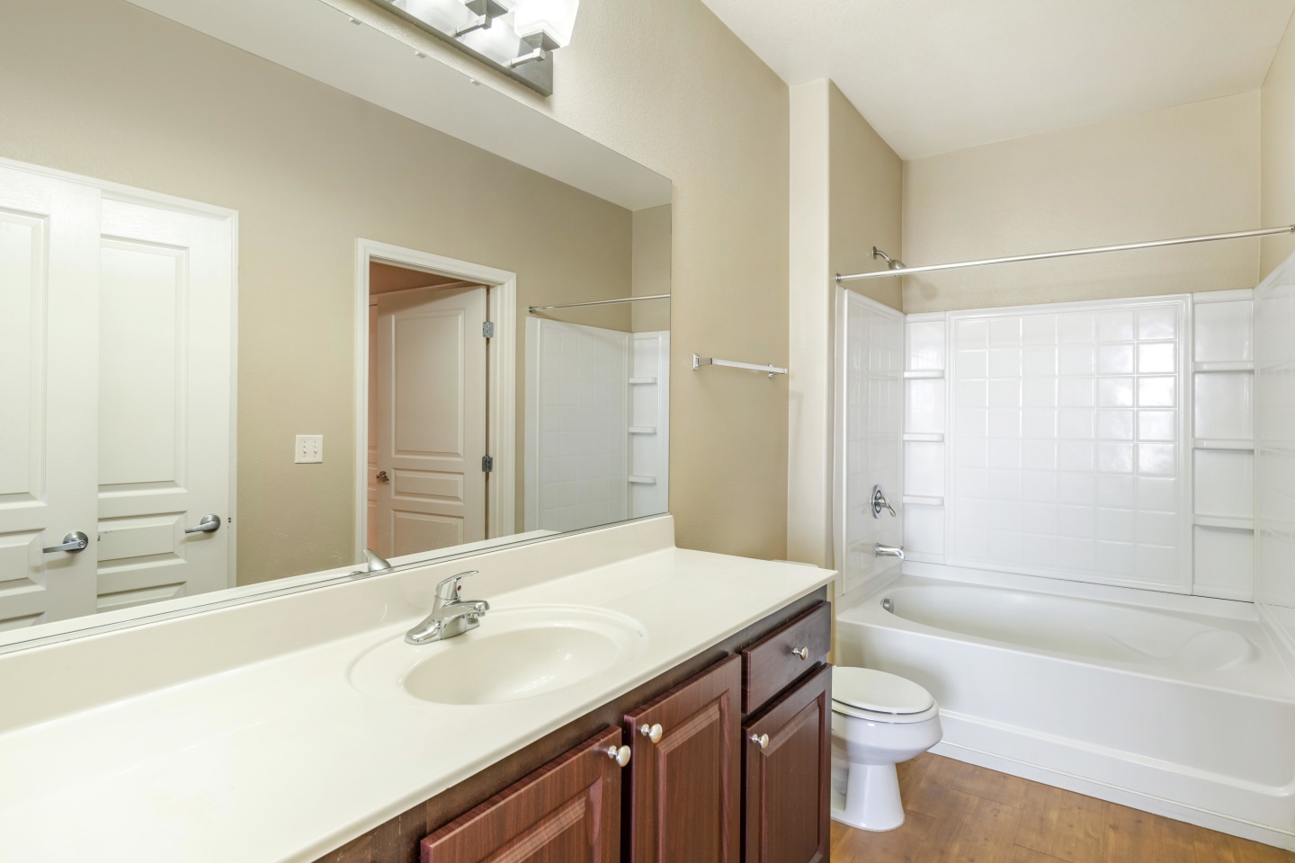 The Michael B Townhomes and Flats Image 20