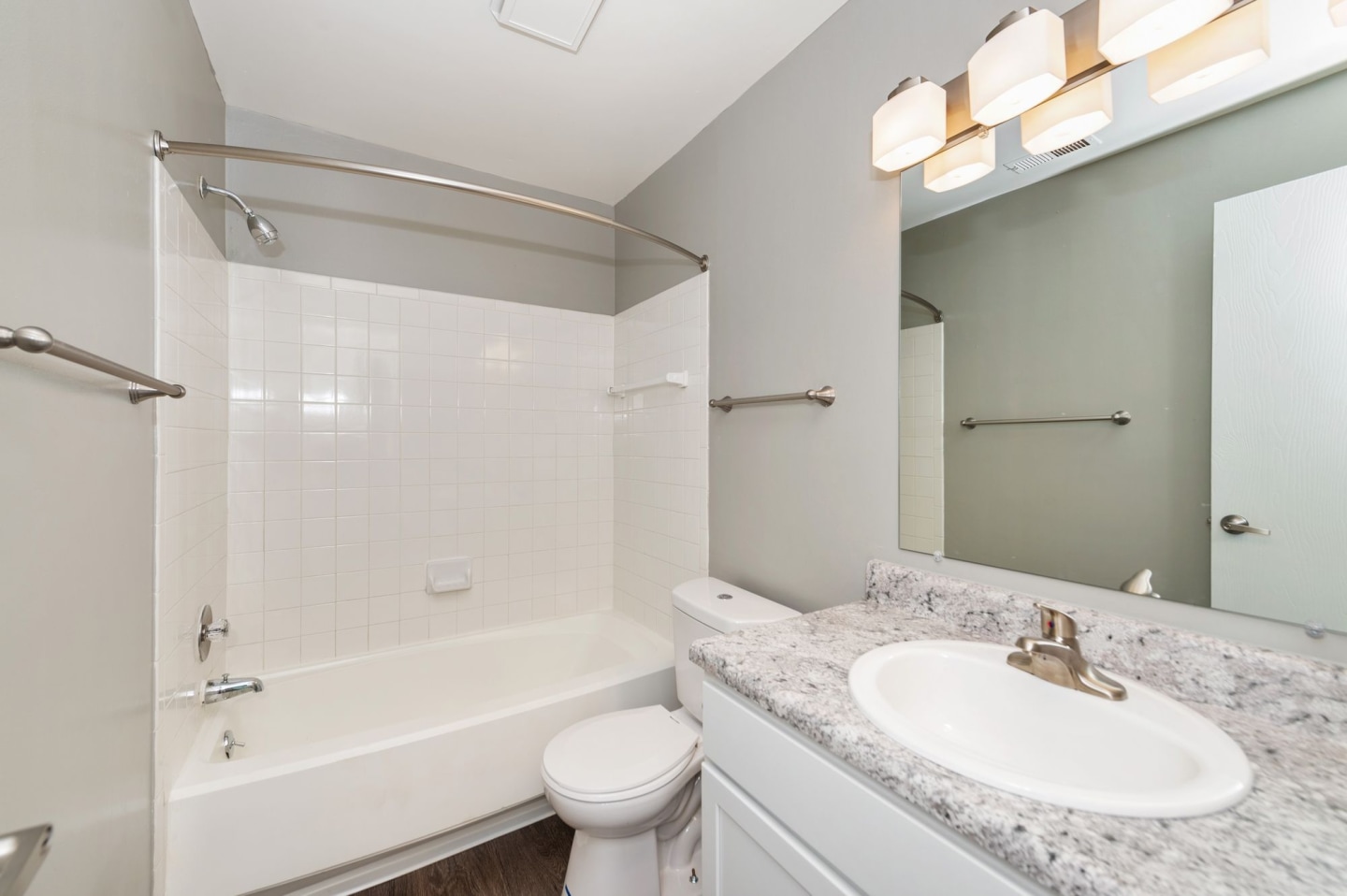 Pebble Point Apartments Image 6