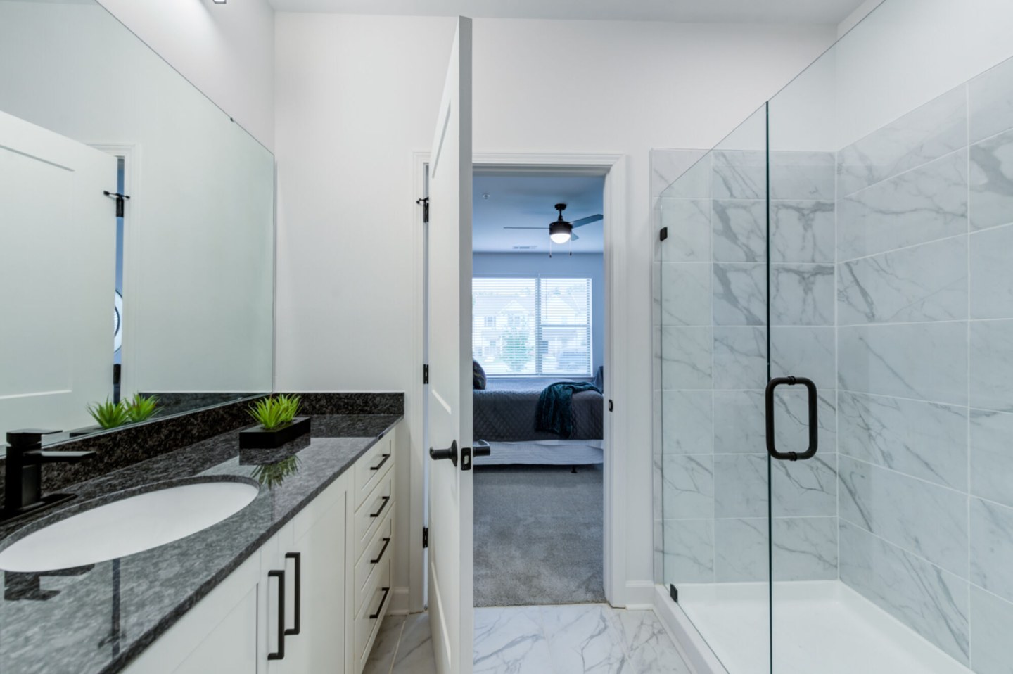 Taryn at 401 Image 18