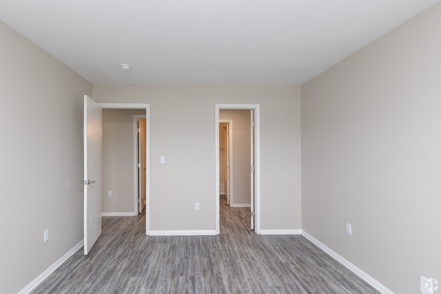 2207 North Image 12