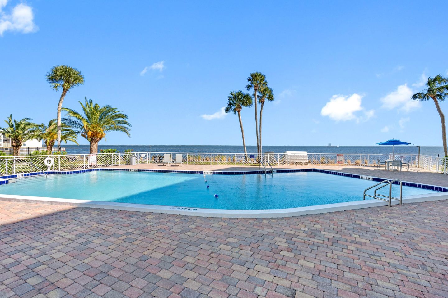 Dream Space Coast Image 6